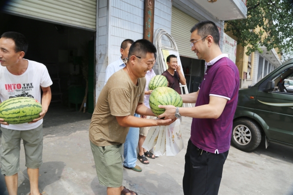 廣告公司：酷暑夏日送清涼，點(diǎn)滴關(guān)懷入人心